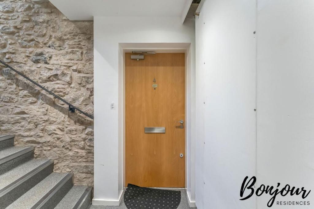 Spacious 2Br-2Ba - Grassmarket - Free Parking By Bonjour Residences Единбург Екстериор снимка