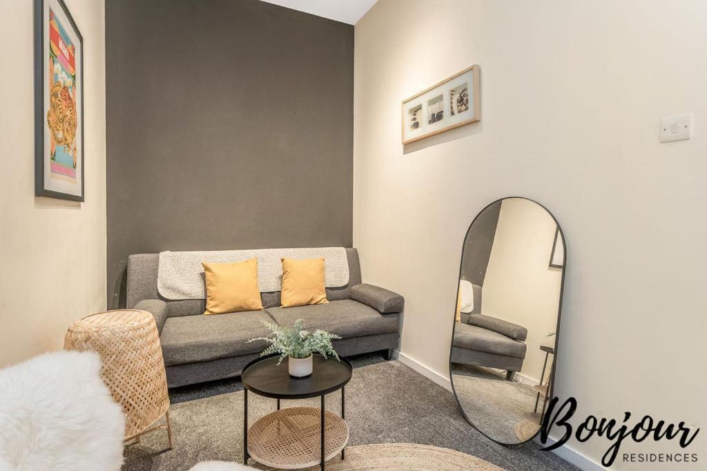 Spacious 2Br-2Ba - Grassmarket - Free Parking By Bonjour Residences Единбург Екстериор снимка