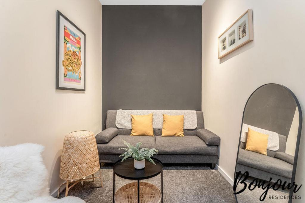 Spacious 2Br-2Ba - Grassmarket - Free Parking By Bonjour Residences Единбург Екстериор снимка